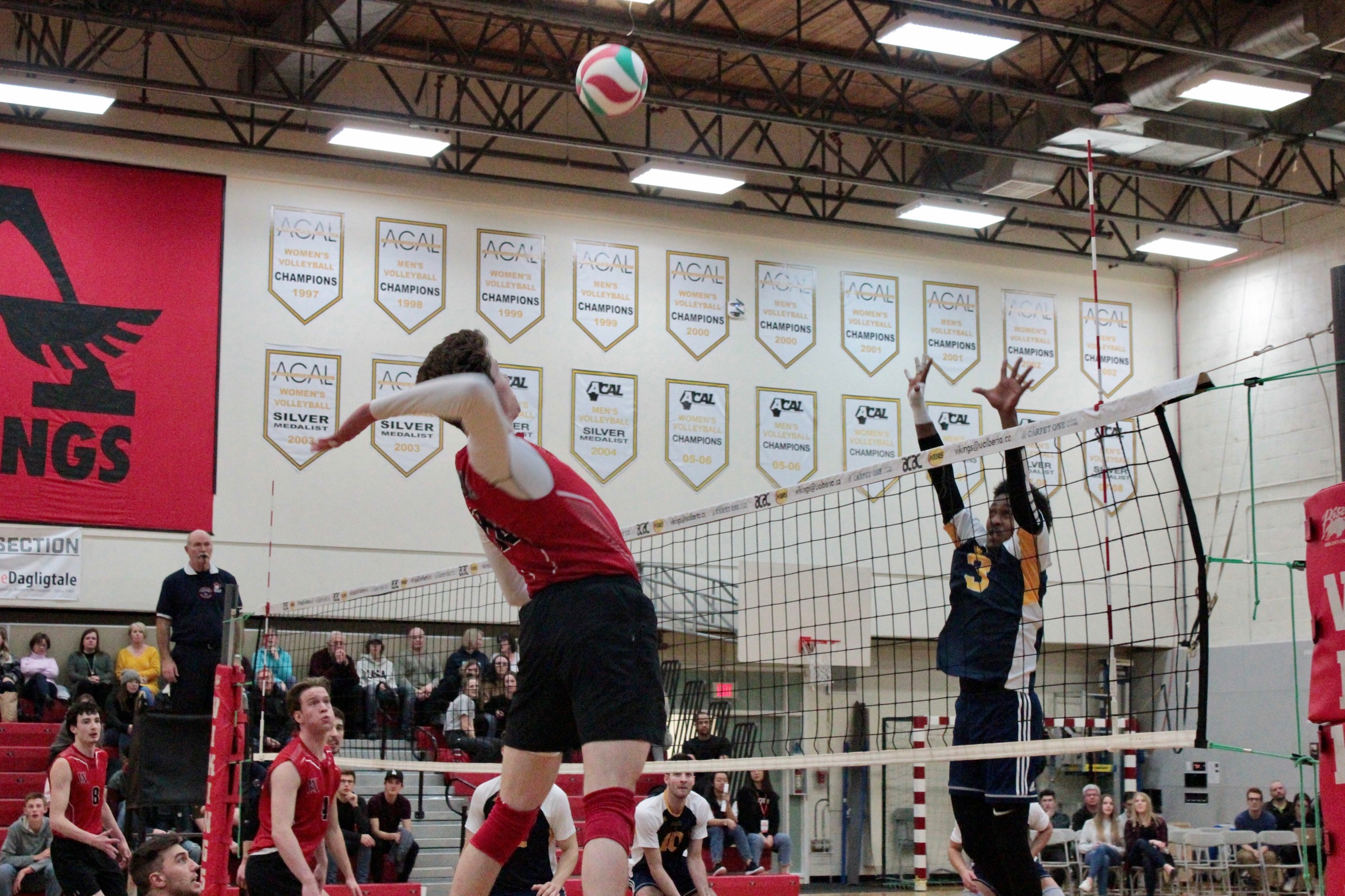 Vikings drop a five set battle against Wolves